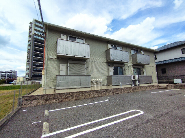 ロイヤルハイツ羽根東の外観