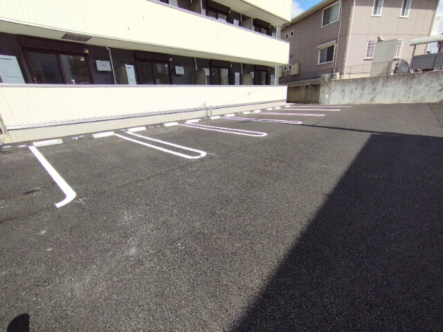 Ｄ－ＡＶＡＮＣＥ明大寺の駐車場