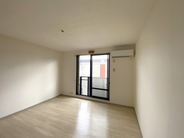 ハイム・ジュネスの洋室