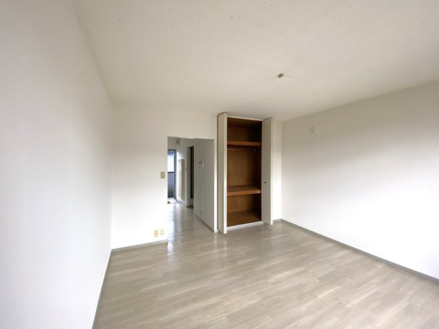 ハイム・ジュネスの洋室