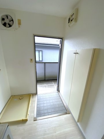 ハイム・ジュネスの玄関