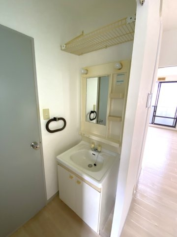 ハイム・ジュネスの独立洗面台