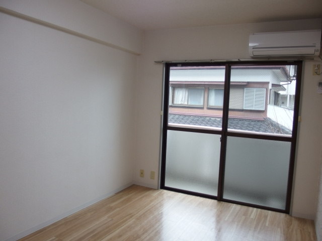 エバーグリーン明大寺の居間・リビング