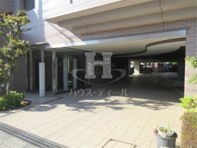 【エントランス】 | Root whiteⅡ | 清潔なエントランスです