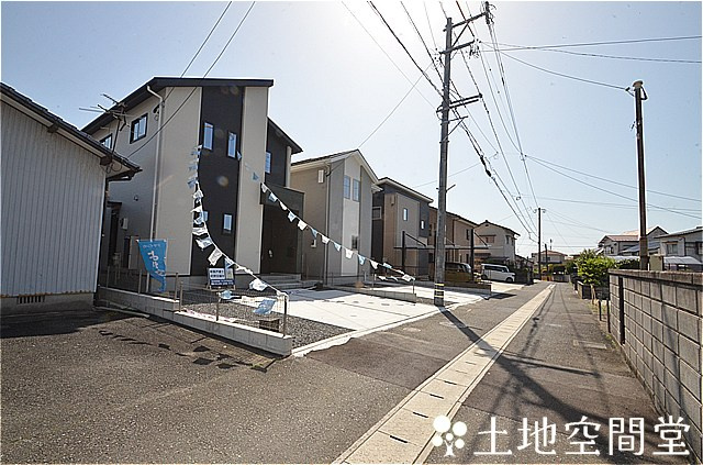 北九州市八幡西区町上津役西1丁目2期1号棟の前面道路含む現地写真
