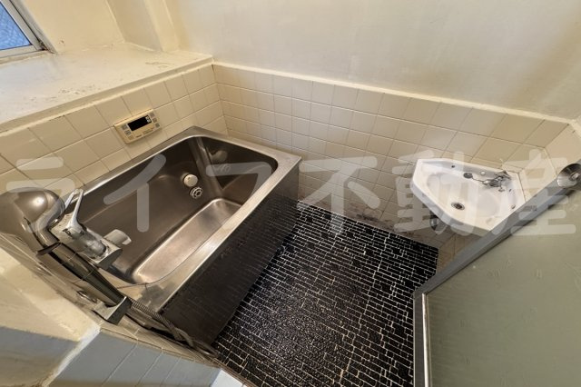 メゾン寿の浴室|落ち着いた空間のお風呂です