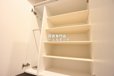 【設備】 | TOPAZ江坂 | 収納力たっぷりのシューズボックスで玄関すっきり！