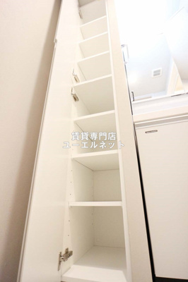 【設備】 | TOPAZ江坂 | 洗面台横に収納棚あります♪