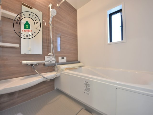 糟屋郡新宮町緑ヶ浜2丁目第2-2棟（1号棟）の内観：施工例|浴室は一日の疲れを癒す場所だから、家族みんながゆったりできる快適設計。追い炊き機能付きオートバス。安定した温度で、いつでも快適に入浴できます。