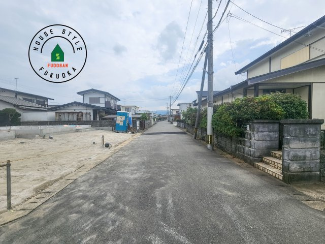 糟屋郡新宮町緑ヶ浜2丁目第2-2棟（1号棟）の前面道路含む現地写真|前面道路です。
