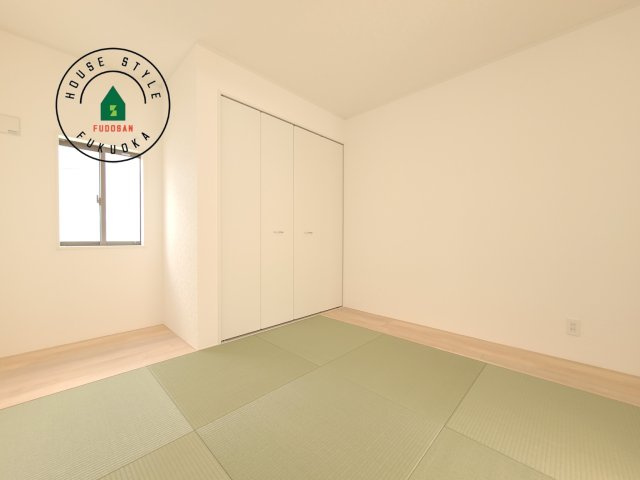 糟屋郡新宮町緑ヶ浜2丁目第2-2棟（1号棟）の内観：施工例|和室を上手に活用すると暮らし方の幅が広がります。例えば普段は開け放して、子供の小さいうちはお昼寝や遊びのスペースに。畳はソフトなので転んでもケガをしにくく安心です