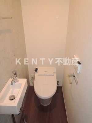 【トイレ】 | カスタリア目黒長者丸 | 落ち着いた色調のトイレです