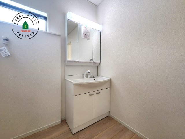 糟屋郡新宮町緑ヶ浜2丁目第2-2棟（2号棟）の内観：施工例|脱衣所、洗面所は小さなプライベートスペース。歯磨き、洗顔と毎日施す個人空間。