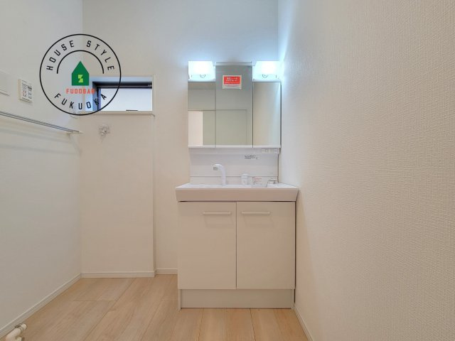 糟屋郡新宮町緑ヶ浜2丁目第2-2棟（2号棟）の内観：施工例|洗面所は小さなプライベートスペース。歯磨き、洗顔と毎日施す個人空間。