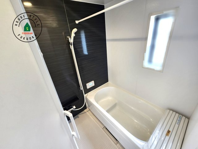 糟屋郡新宮町緑ヶ浜2丁目第2-2棟（2号棟）の内観：施工例|浴室は一日の疲れを癒す場所だから、家族みんながゆったりできる快適設計。追い炊き機能付きオートバス。安定した温度で、いつでも快適に入浴できます。