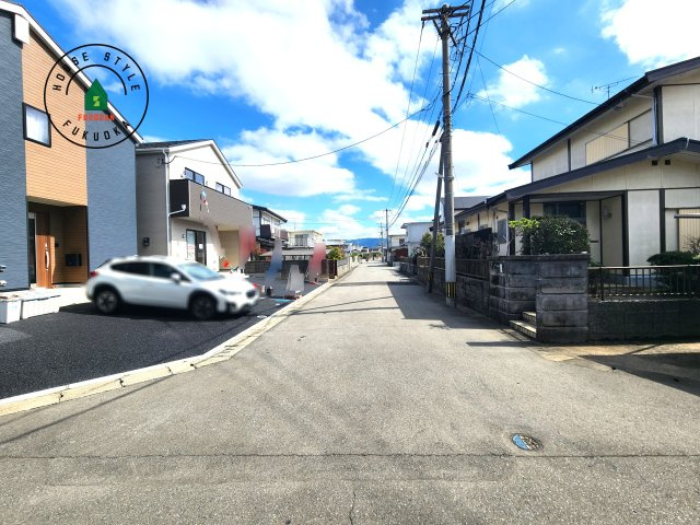 糟屋郡新宮町緑ヶ浜2丁目第2-2棟（2号棟）の前面道路含む現地写真|前面道路です。
