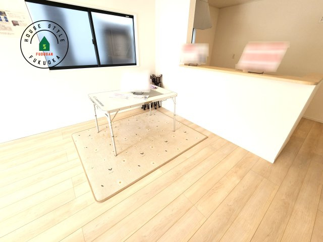 糟屋郡新宮町緑ヶ浜2丁目第2-2棟（2号棟）の内観：施工例|ダイニングとリビングのメリハリが付けやすい空間設計になっています。