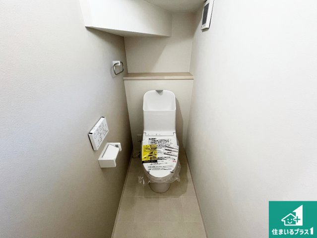 加古川市平荘町山角　新築一戸建てのトイレ|1・2階の2ヶ所にあるので、朝の忙しい時間の順番待ちもなく、深夜の利用にも大変便利です。