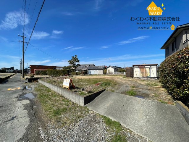 売地の外観|敷地広々、お好きなメーカーで建築可能！