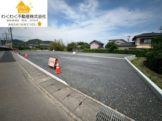 売地の前面道路含む現地写真|物件の外観です