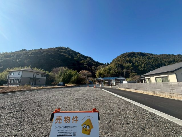 売地の前面道路含む現地写真|C区画