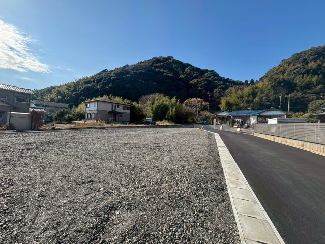 売地の前面道路含む現地写真|進入路　2025.1.13撮影