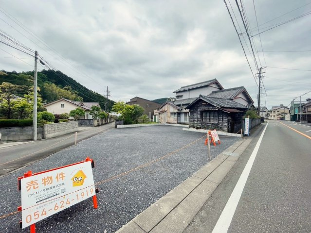 売地の前面道路含む現地写真