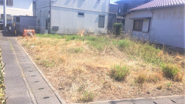 売地の前面道路含む現地写真