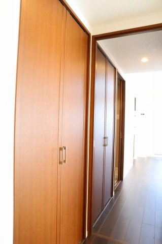 アルファステイツ富田浜の収納|廊下収納。十分な収納スペースがあります。