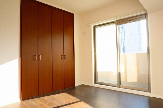 アルファステイツ富田浜の収納|洋室6.0帖のクローゼット