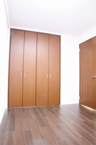 アルファステイツ富田浜の収納|洋室5.3帖のクローゼット