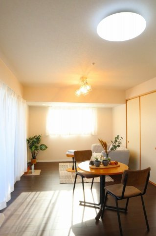 アルファステイツ富田浜の居間・リビング