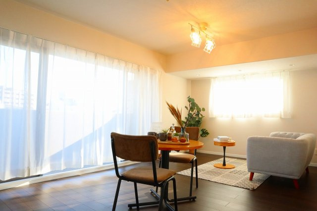 アルファステイツ富田浜の居間・リビング