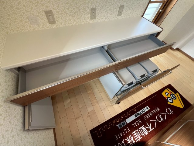 戸建てのキッチン|ゴミ箱もすっきりかくれます♪
