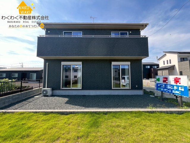 戸建ての外観|自彊小至近！吉田ＩCh絵のアクセスも良好♪近隣スーパー多数！たいへん生活便利な立地です☆
分譲地内モデルハウス販売！未入居住宅☆耐震等級3（認定）省エネ等級4（相当）