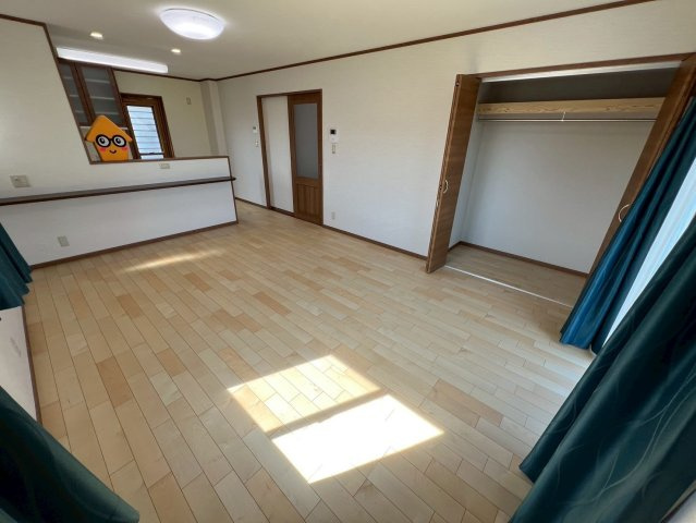 戸建ての居間・リビング|ご家族みんながゆったりくつろげる広々リビング！
