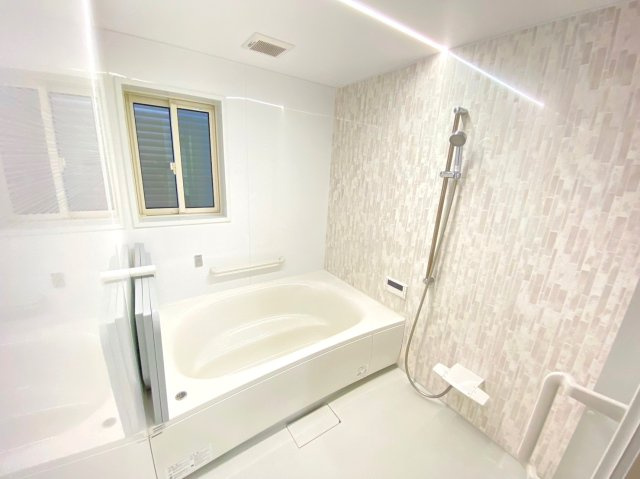 中古 戸建て|ゆったりと足を伸ばせる浴槽♪半身浴もできます♪