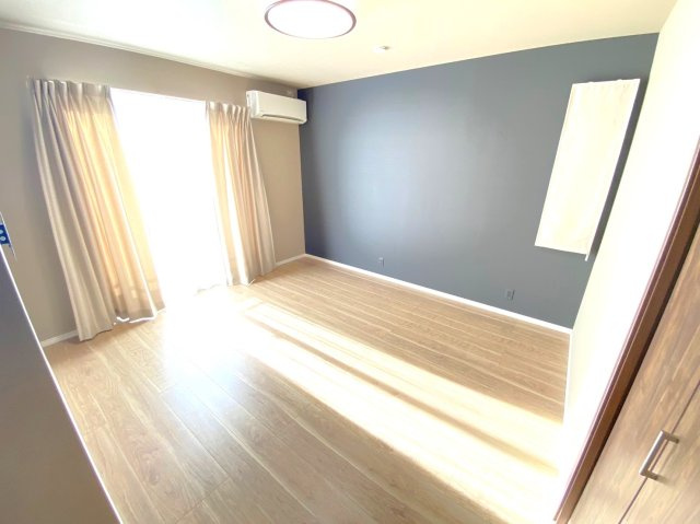 中古 戸建て|2面採光を確保した明るい室内は、風通しも良く、大変居心地の良い空間となっております。