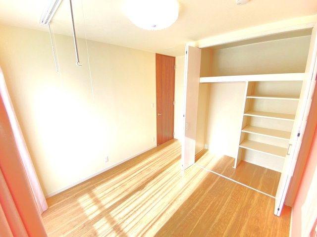 中古 戸建て|すべての居室にはたっぷり収納できる大型収納を設置しています