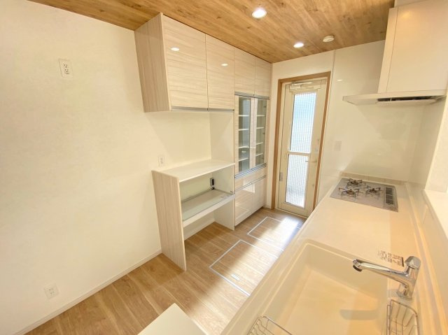 中古 戸建て|カップボード付き♪キッチン家電や食器がすっきり収納出来ます