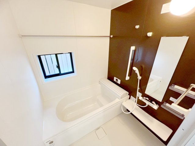 焼津市塩津3期　新築住宅の浴室|ゆったりと足を伸ばせる一坪タイプの浴室。浴室換気乾燥機付きなので、カビの発生も抑制出来ます
