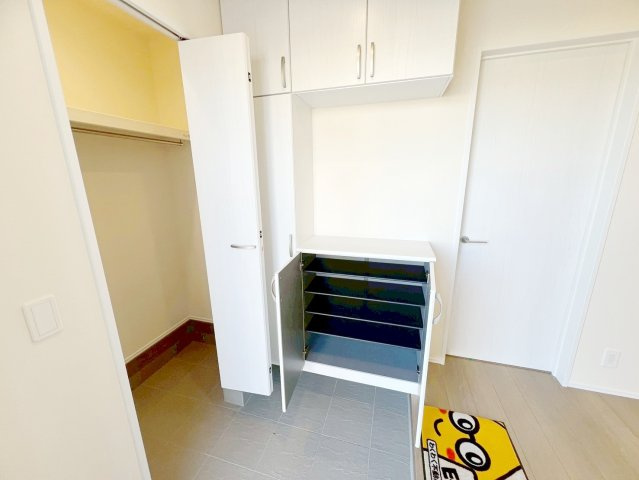 焼津市塩津3期　新築住宅の玄関