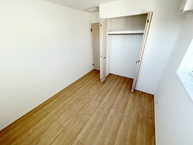 新築 島田市中溝町　第1期　全2棟の洋室