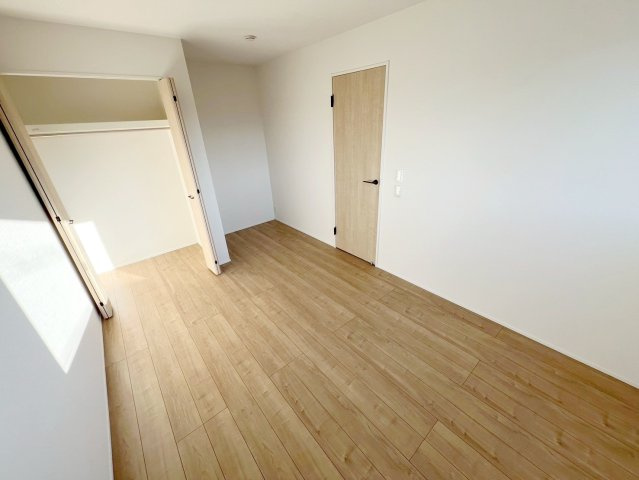 新築 島田市中溝町　第1期　全2棟の洋室