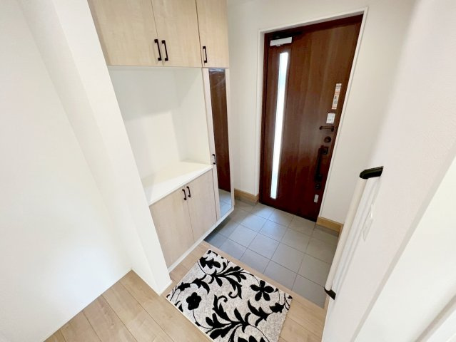 新築 島田市中溝町　第1期　全2棟の玄関