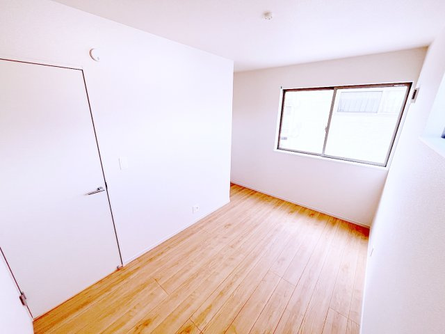 焼津市三ケ名　13期　限定1棟の洋室