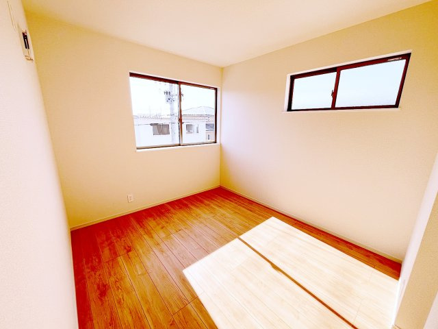 焼津市三ケ名　13期　限定1棟の洋室