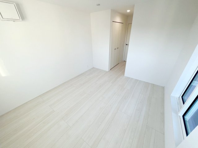 新築 島田市中溝町　第1期　全2棟の洋室