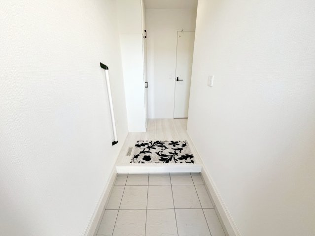 新築 島田市中溝町　第1期　全2棟の玄関