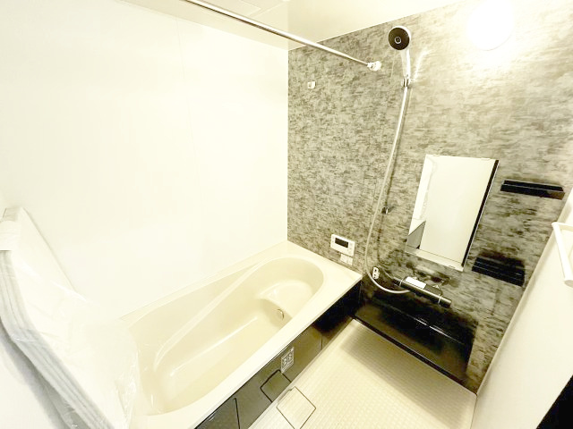 島田市東町　5期　限定1棟の浴室|ゆったりと足を伸ばせる一坪タイプの浴室。浴室換気乾燥機付きなので、カビの発生も抑制出来ます
